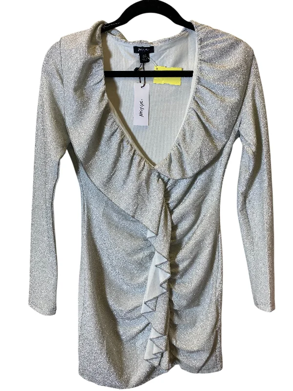 Top Long Sleeve By Nasty Gal In Silver, Size: M